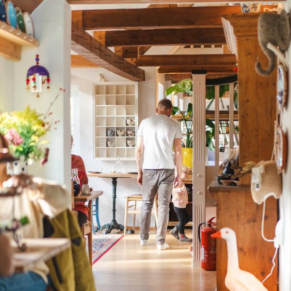 Keramikcafé Møllehuset_far og datter_stemning