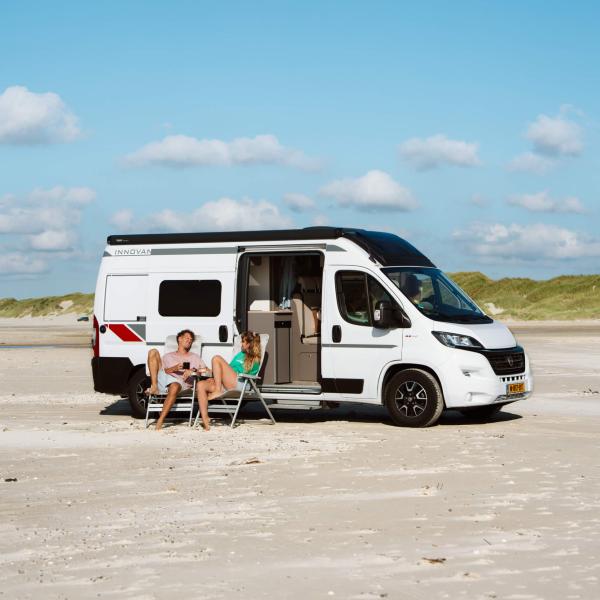 Nick and Hannah_Salt In Our Hair_Autocamper_Way Out West