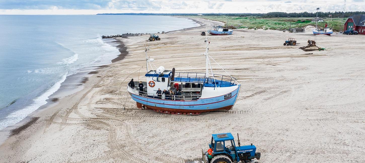 Thorupstrand-fiskebåde på strand sommer 2020