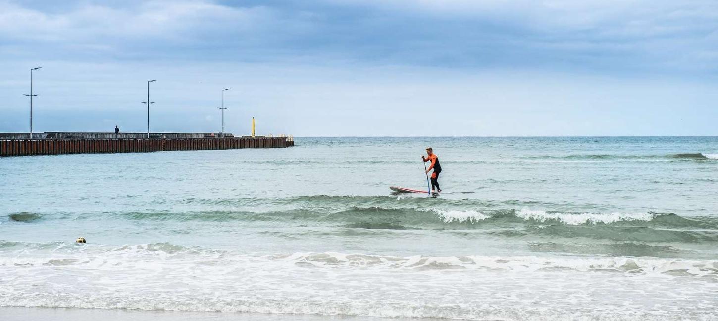 Surfer ved Løkken Strand