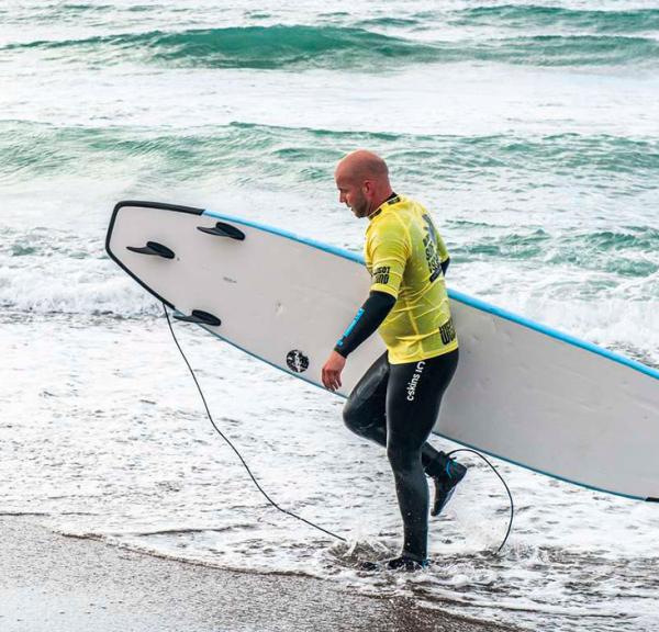 Surfer ved Klitmøller