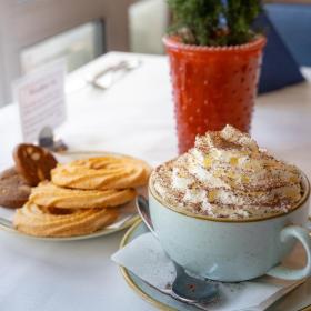 Varm kakao og småkager_Løkken Badehotel